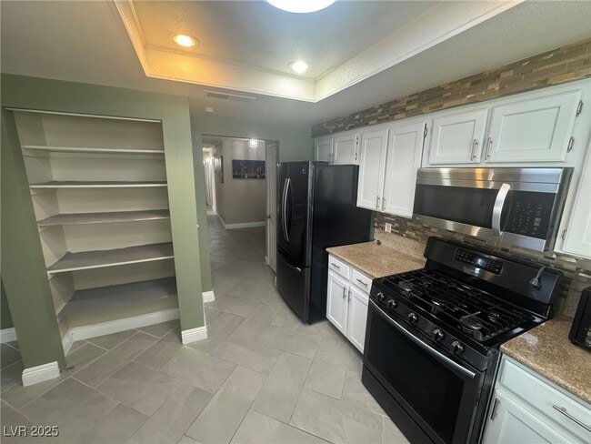 Building Photo - 6224 Miraloma St