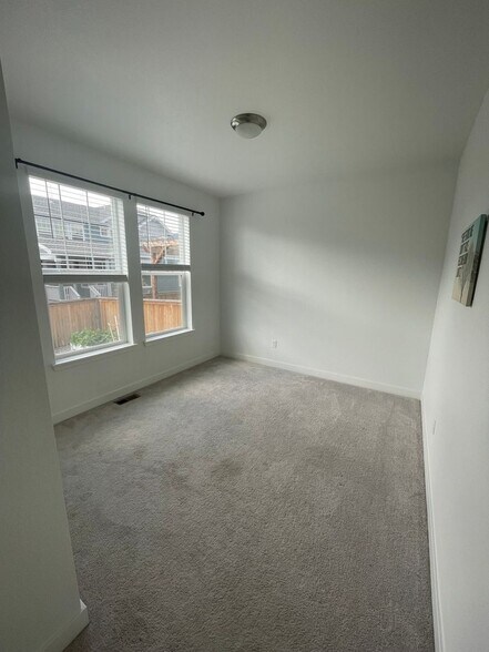Building Photo - 656 Netta Dr