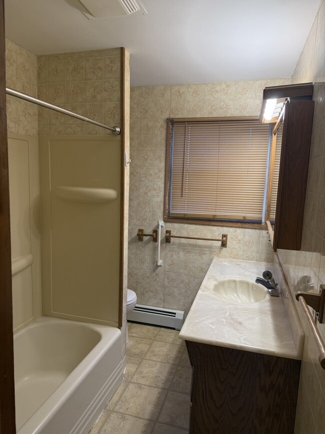 Building Photo - 36 Riverview Rd