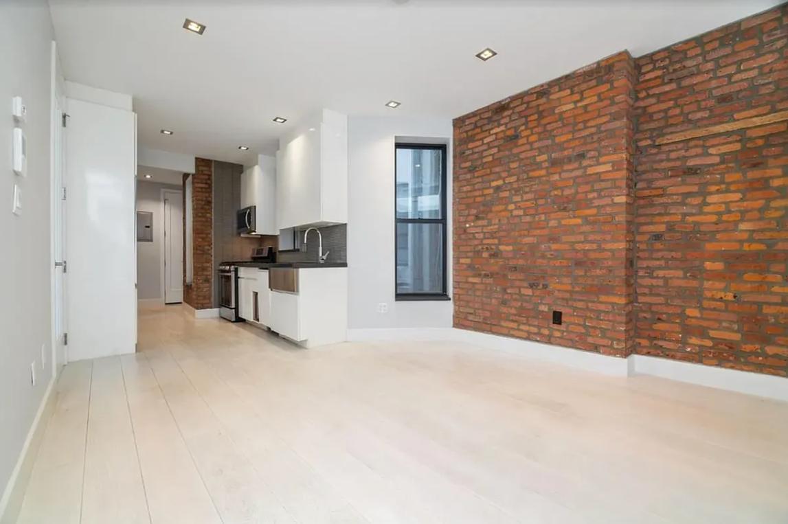 Building Photo - 248 Mott St