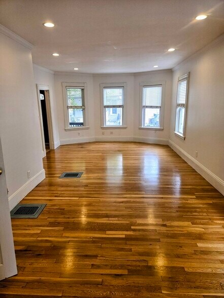 Building Photo - 23 Benner Ave