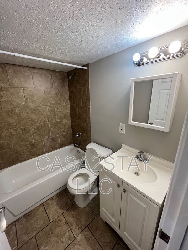 Building Photo - 411 Iowa Ave