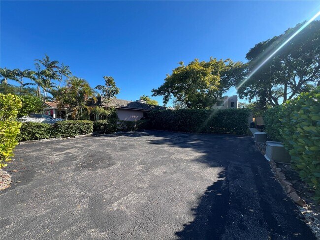 Building Photo - 1534 Monroe St