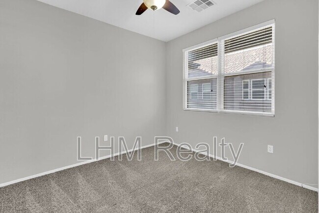 Building Photo - 2210 E Huntington Dr