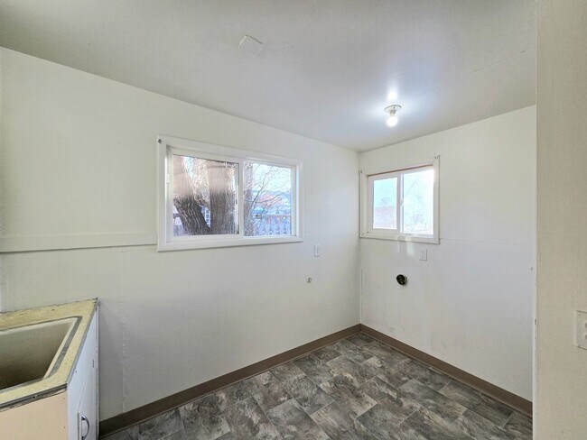 Building Photo - Large 4 Bedroom + Den, 2 Bath House for Rent in Cashmere!*** ON THE RIVER!!