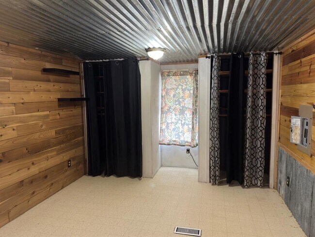 Building Photo - 301 Whitetail Ln