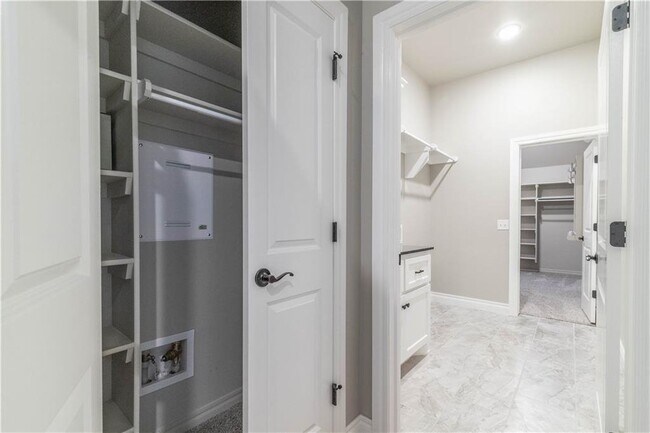 Building Photo - Gorgeous 4 bed 3 bath home in East Edmond-...