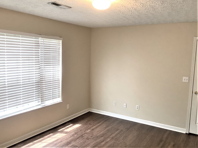 Building Photo - 930 W Jameson Ct