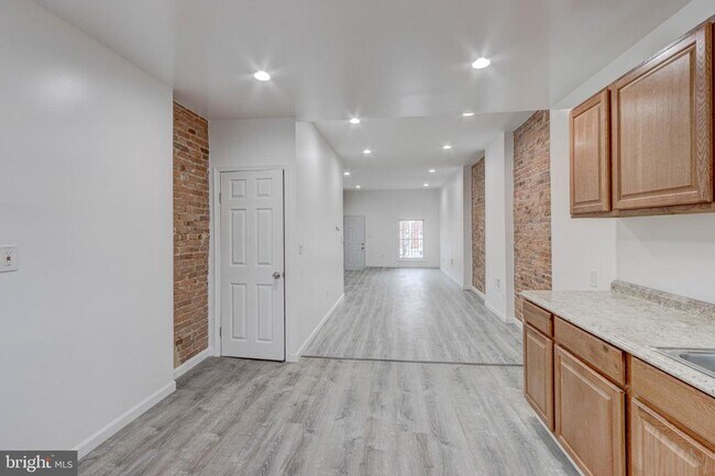 Building Photo - 2654 Wilkens Ave