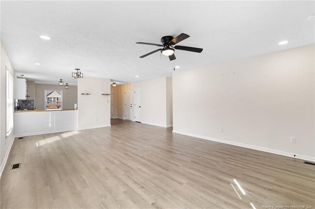 Building Photo - 166 Oakview Dr