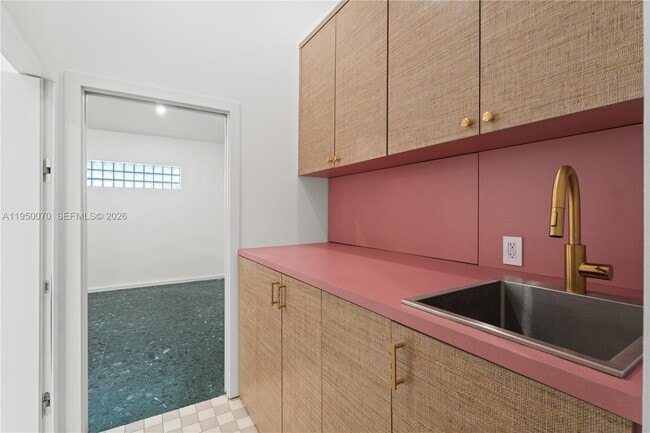 Building Photo - 1250 NE 87th St