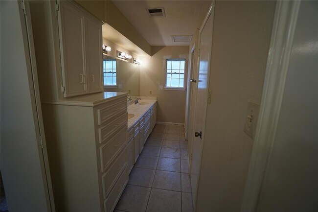 Building Photo - 7827 Candle Ln