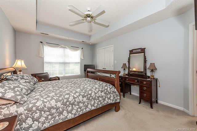 Building Photo - 6924 Lenhart Dr