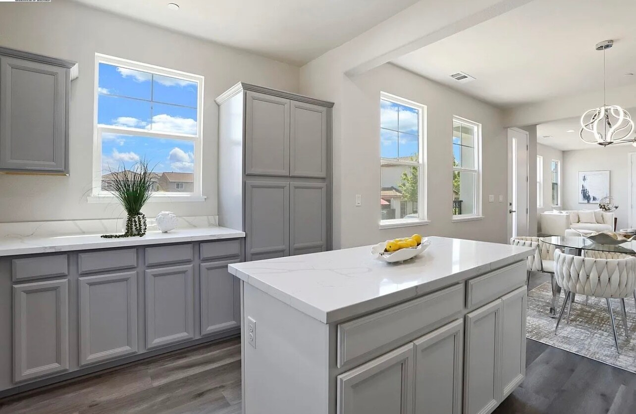 Building Photo - 1673 Bella Lago Dr