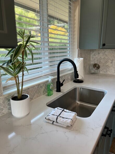 Building Photo - 2600 E Harrison Ave