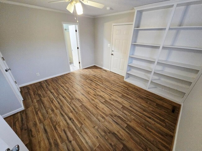 Building Photo - This charming 2 bedroom, 1 bathroom home is now available for rent.