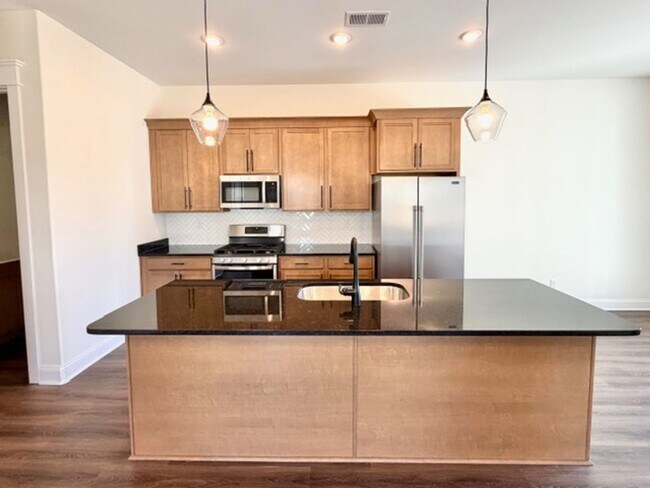 Building Photo - 4877 Chatelet Dr