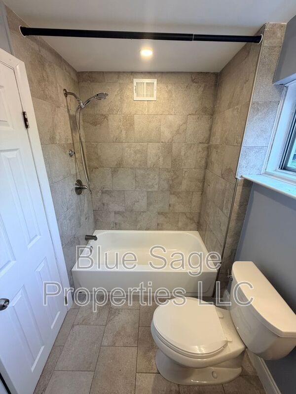 Building Photo - 2118 Valleyview Dr