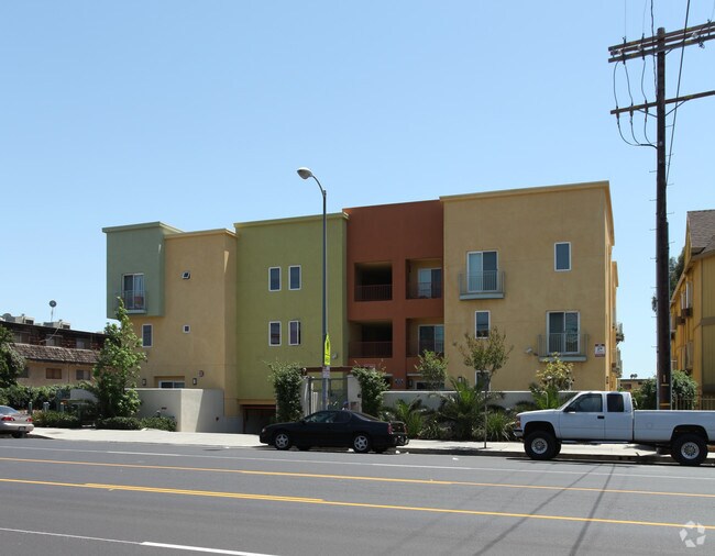 Woodland Terrace Apartments 15532 Nordhoff St North Hills CA 91343