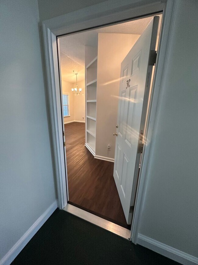 Building Photo - Cozy 2BR 2BA Condo in High Point