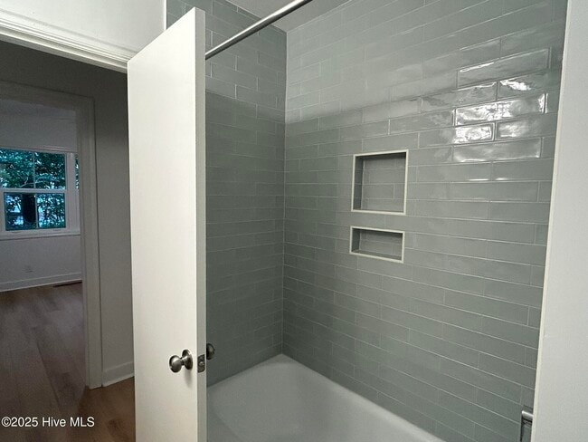 Building Photo - 4929 Oleander Dr