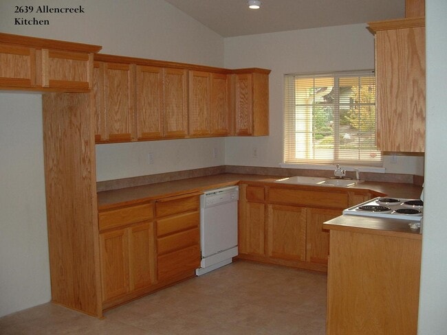 Building Photo - 2639 SW Allen Creek Rd