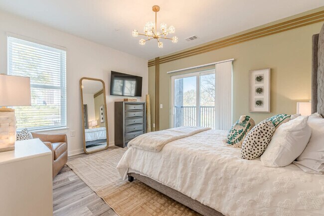 Building Photo - 525 Parkway Dr NE