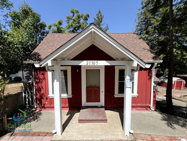 Building Photo - $3,695 - Beautiful 3 BD/1.5 BA Home in Old...