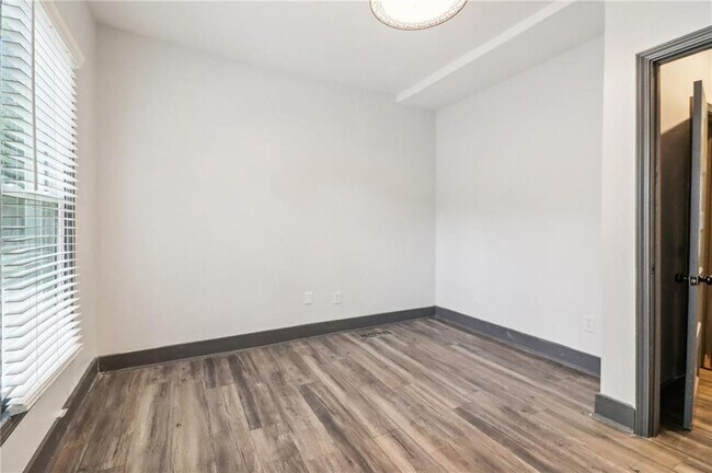 Building Photo - 1393 Westview Dr SW