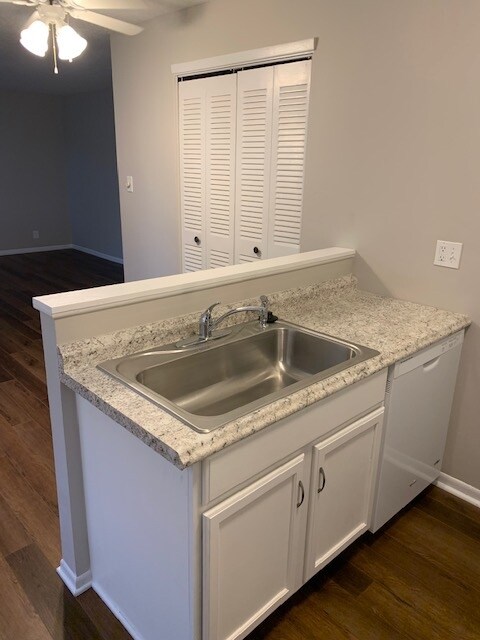 Building Photo - 3320 Lupine Dr