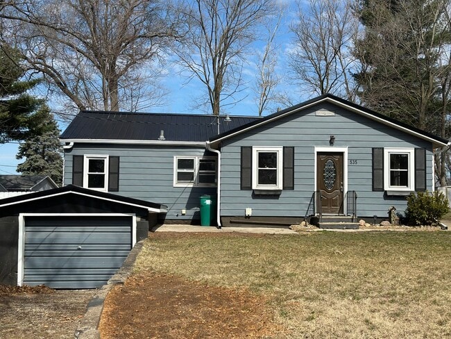 Building Photo - 3 Bedroom, 1 Bathroom Home for Rent in Evansdale, Ia