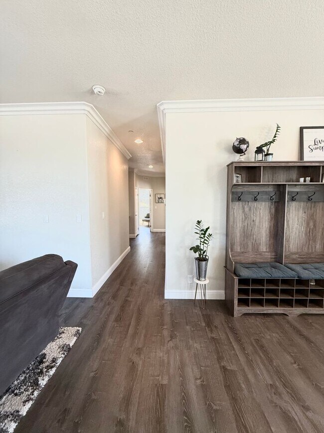 Building Photo - BEAUTIFUL 4 BEDROOM 2 BATH HOME IN ARROYO ...