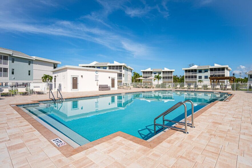 Building Photo - 205 Periwinkle Way