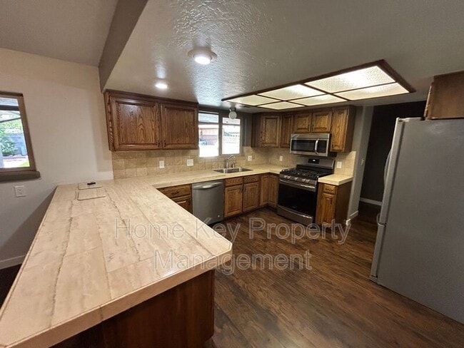 Building Photo - 3165 Crestview Dr