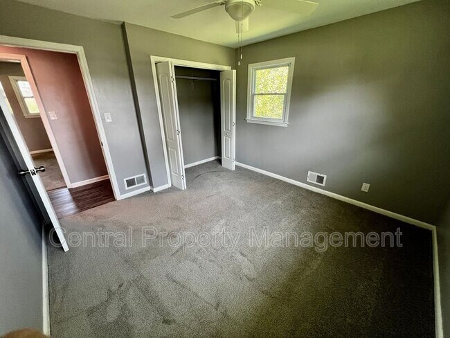 Building Photo - 104 Madison Cir