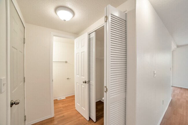 Building Photo - Vista Residence