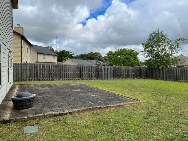 Building Photo - 210 Edgarton Way