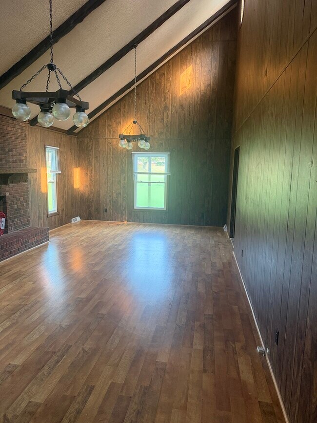 Building Photo - 5897 Weddington Rd