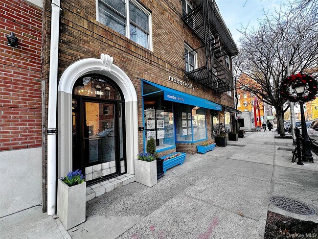 Building Photo - 153 Fifth Ave