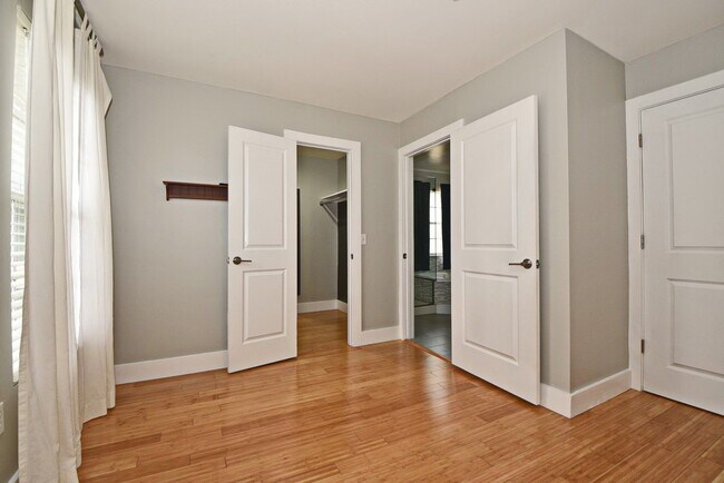 Building Photo - Colonialtown North 3BR – Prime Mills 50 Location