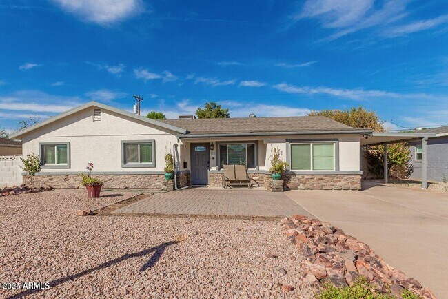 Primary Photo - 2518 E Campbell Ave