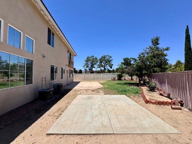 Building Photo - Murrieta Home with 6 Bedrooms plus a Bonus...