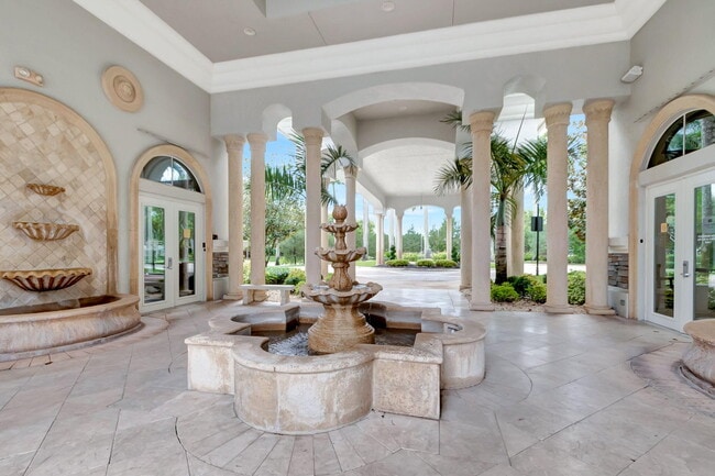 Building Photo - 10337 Trianon Pl