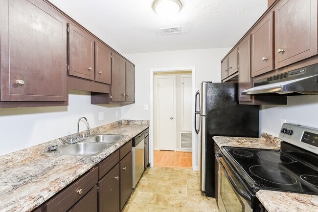Building Photo - 3 Bedroom Augusta Gem!