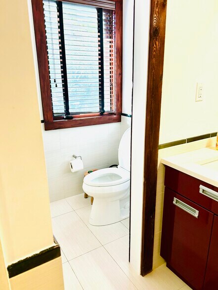 2 bathroom full - 16 Park Hill Ter