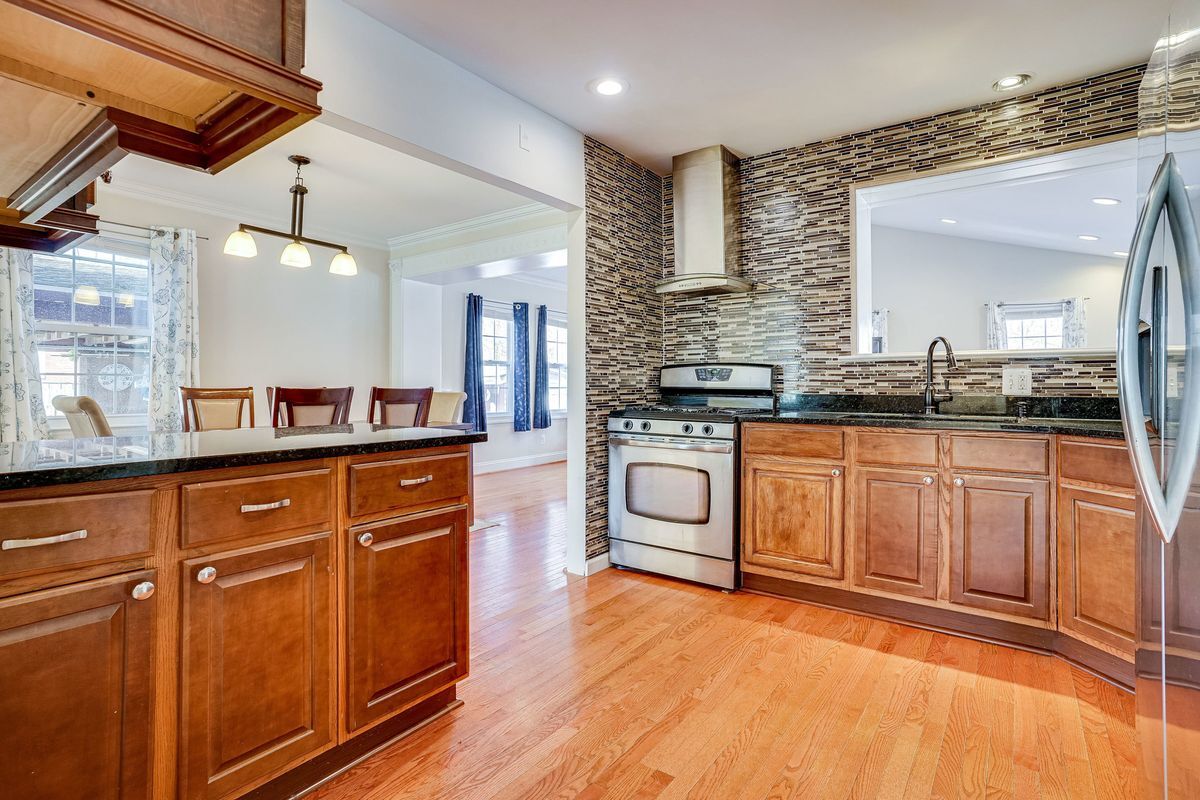 Building Photo - 7601 Mendota Pl