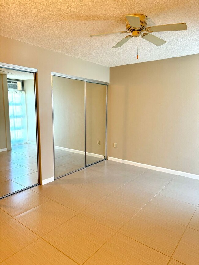 Building Photo - Country Club Village 6 - Two bedroom, one ...