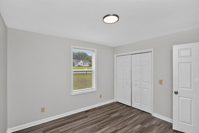 Building Photo - 1009 Lynndale Dr