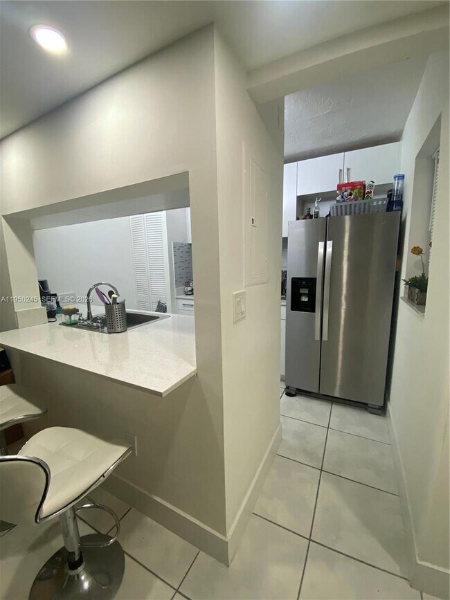 Building Photo - 9706 Hammocks Blvd