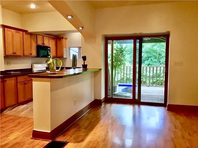 Building Photo - 3145 Brackenridge St